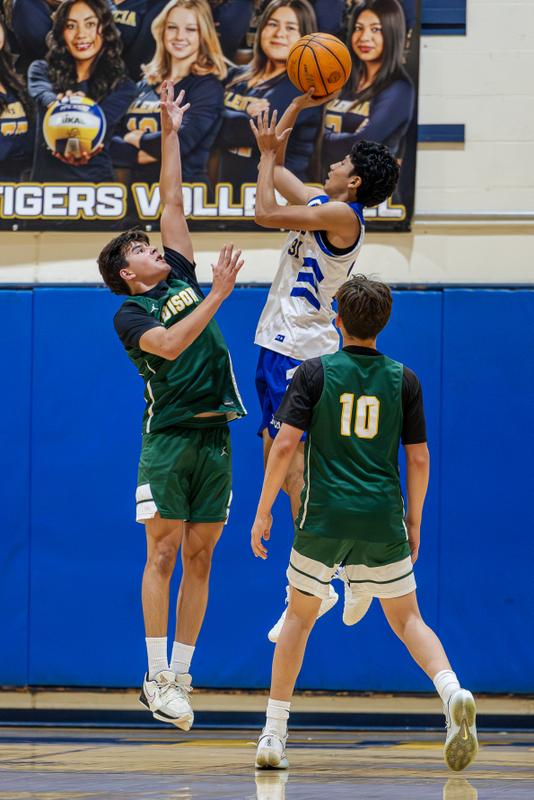 20251018-Edison JV Basketball-32044 - edited